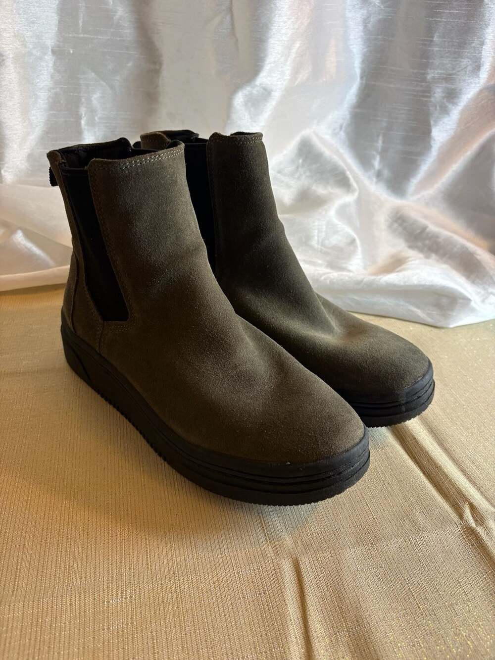 Dr. Scholl's Original Collection Olive Suede Chelsea Platform Boots Size 9.5M